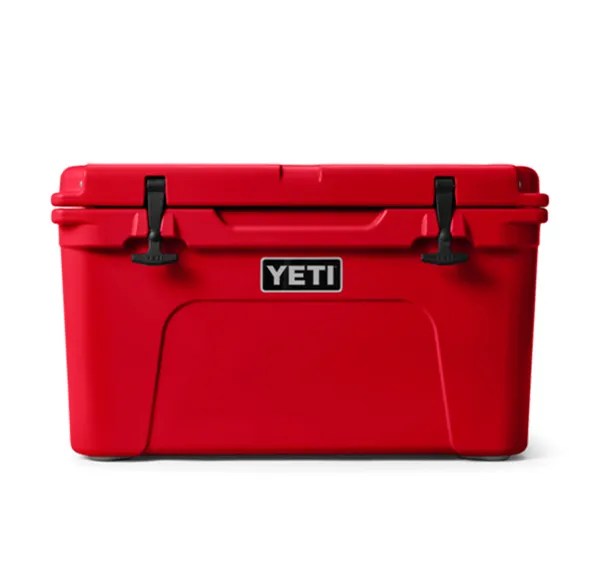 Rote YETI Kühlbox hinter Türchen 15.